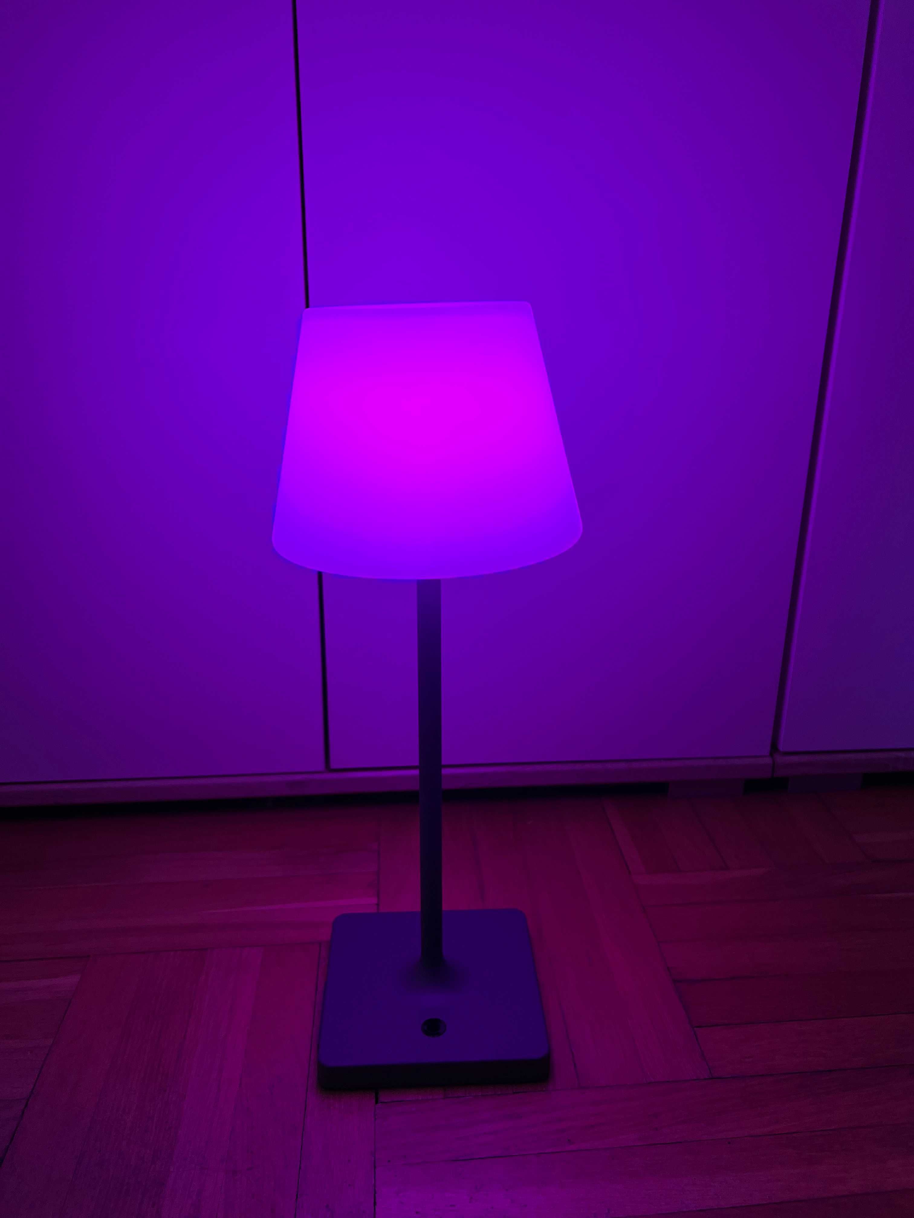 Lampka RGBW z możliwością ściemniania
