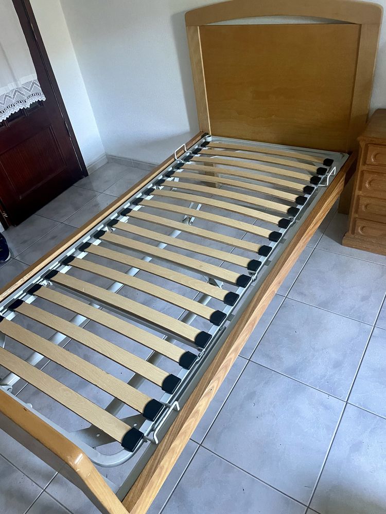 Cama individual estrado articulado