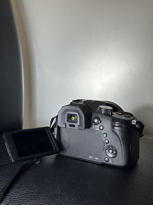 Камера Lumix DMC-FZ1000 з лінзою Leica