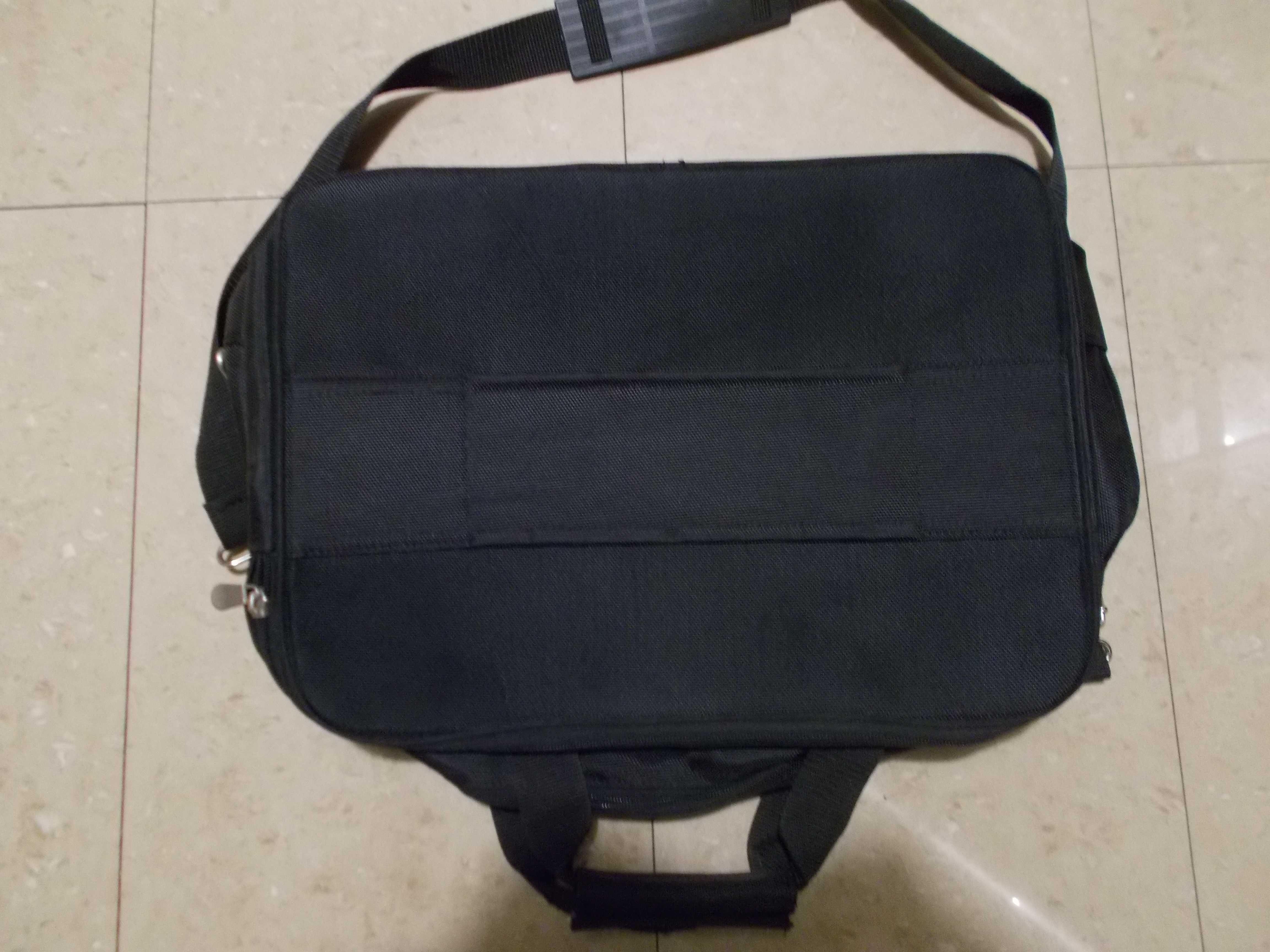 Torba na laptopa i dokumenty