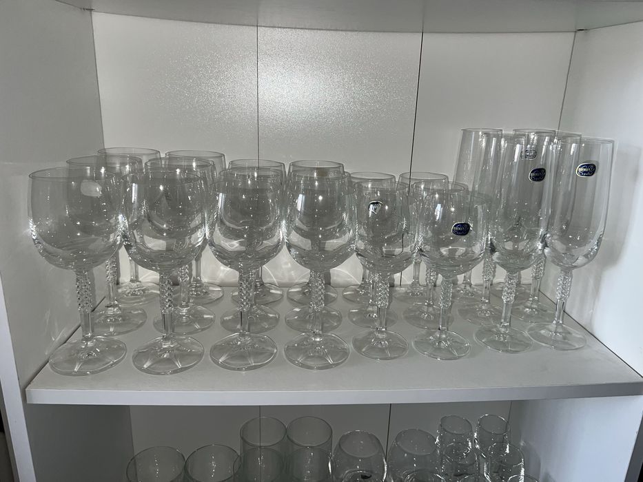 Conjunto de 48 copos de cristal