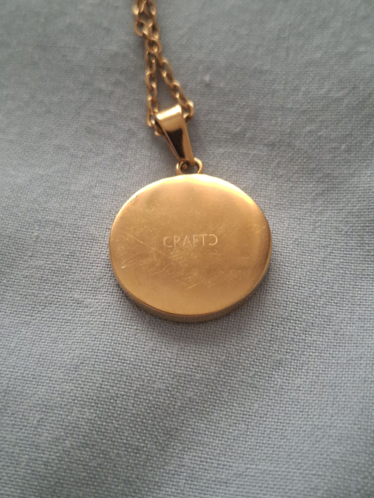 Colar e pendente de ouro 18k craftd london