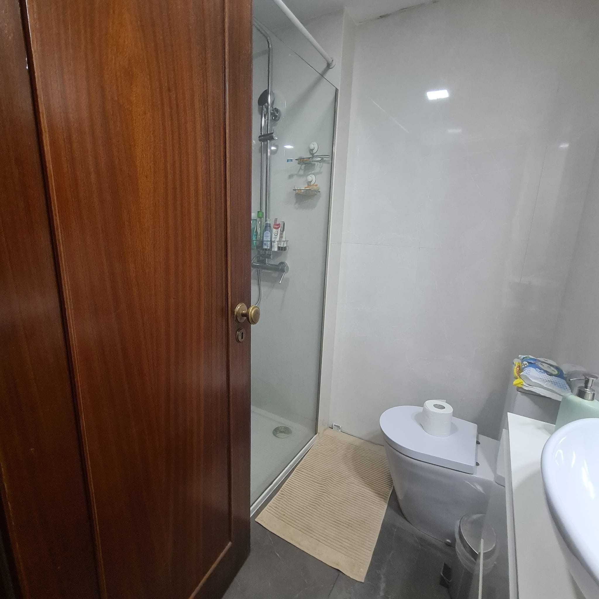 Quartos em Alfragide para arrendar - Entrada imediata.