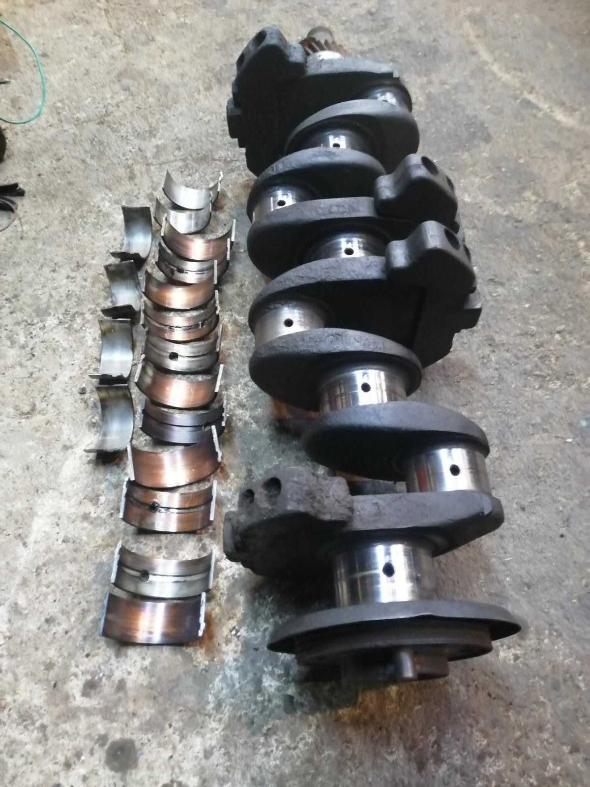 Wał korbowodowy z Panewkami Ursus C-4011,C-355,C-360,Stan DB