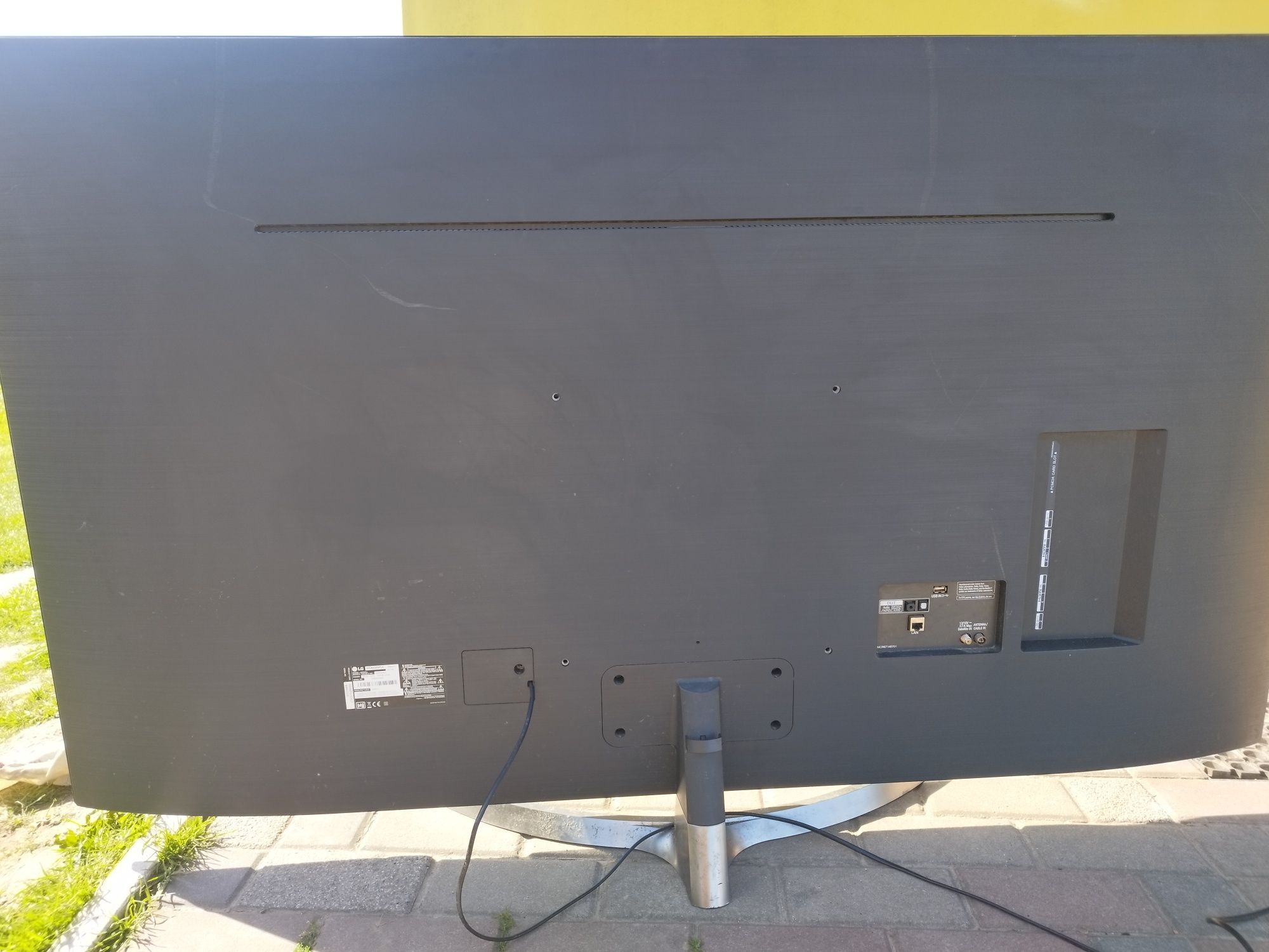 Telewizor LG 65SK8500PLA uszkodzony na części