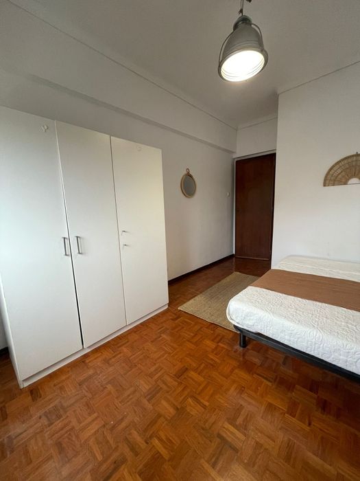Quarto Individual ou casal Venda Nova Amadora