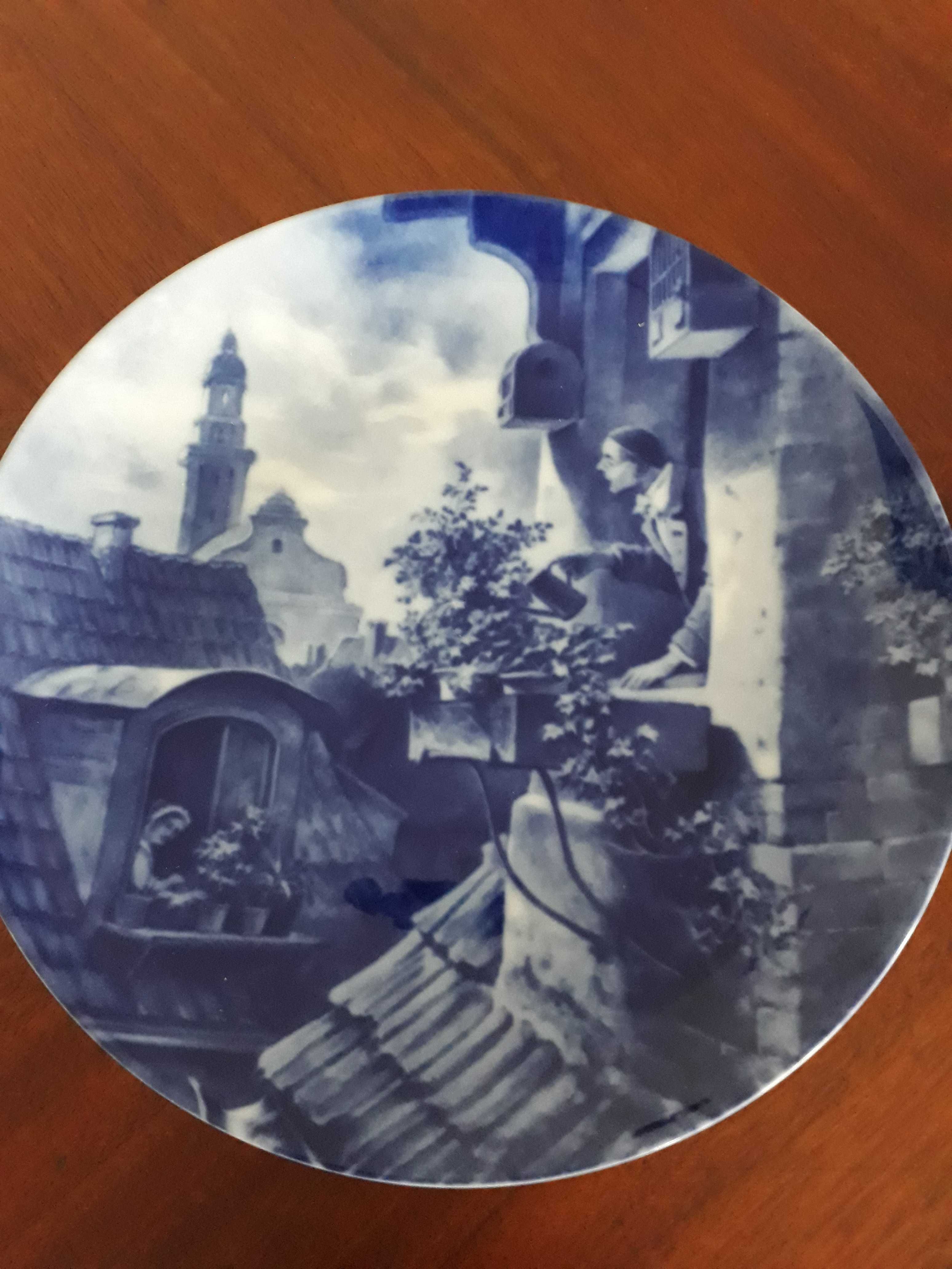Ozdobne talerze niebieska porcelana Berlin Design