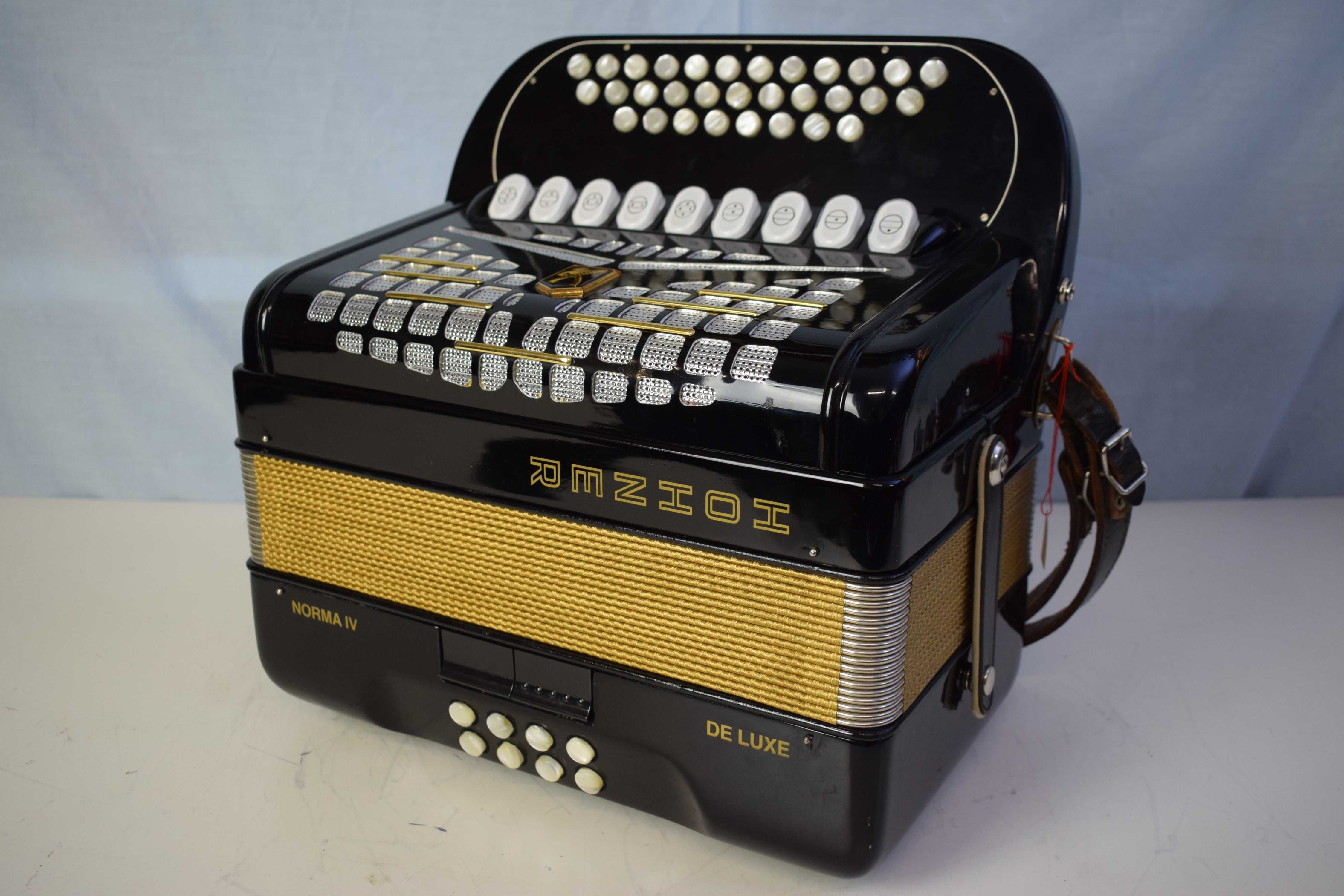 Hohner Norma IV 4 Voz. Com Mala