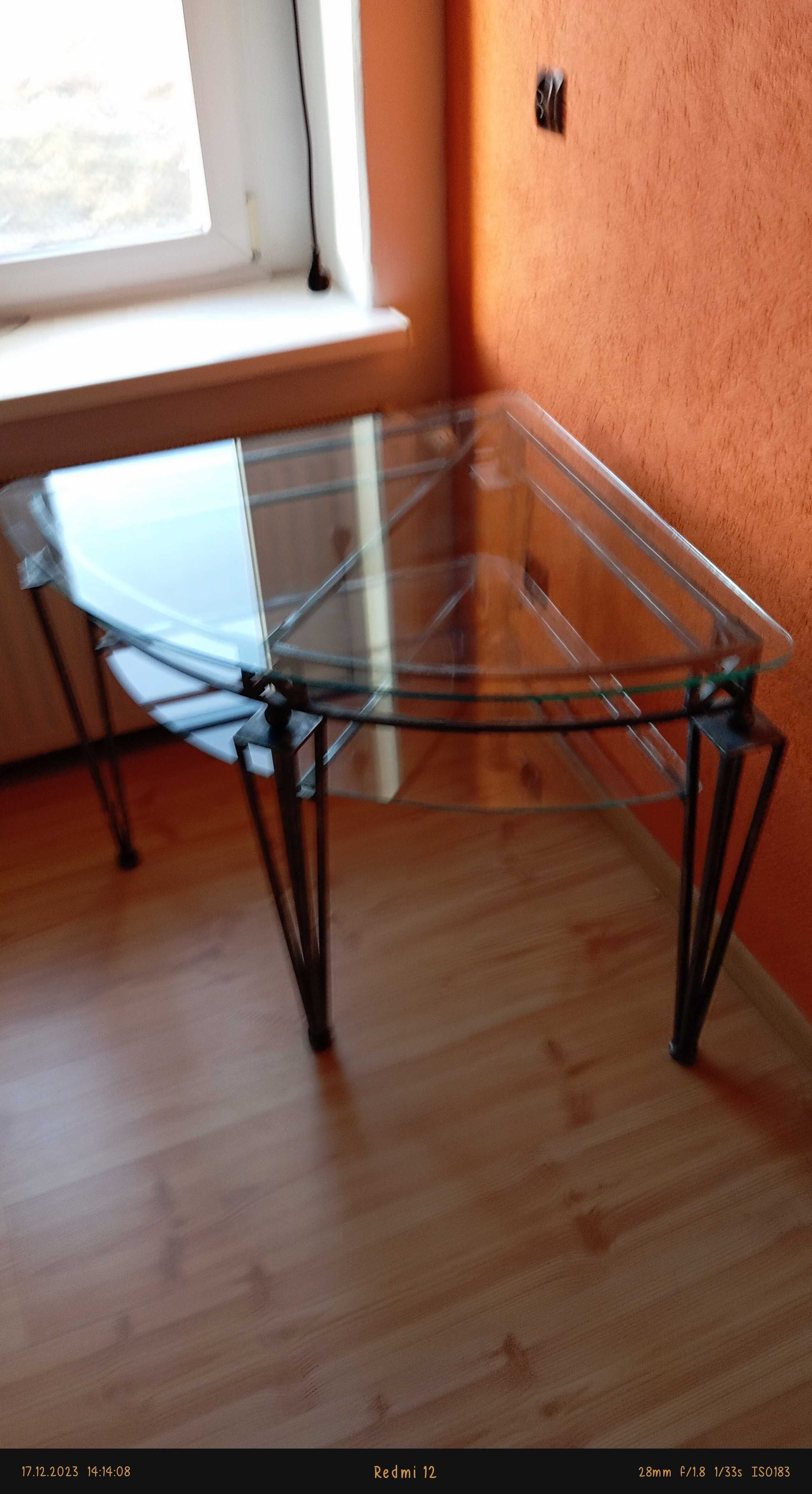 Stolik szklano-metalowy kuty