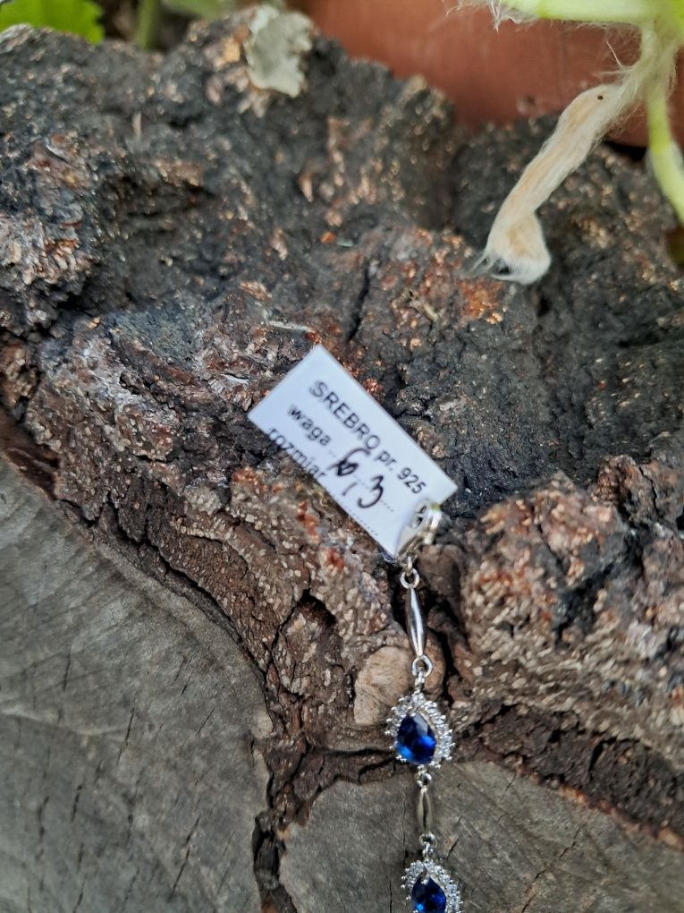 Srebrna bransoletka z niebieskimi kamieniami