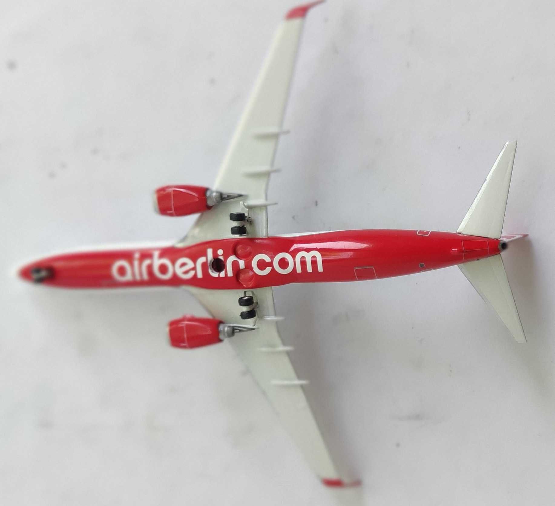 Модель самолета Boeing 737 Air Berlin (масштаб 1:400)