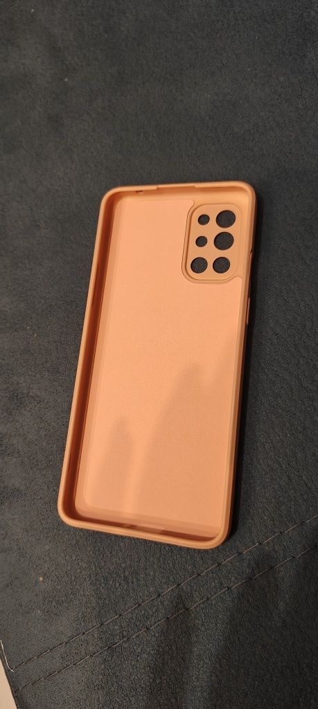 Продаю чехол на one plus 11 и one plus 8T