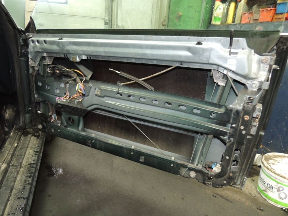 Podnośnik szyby prawy przód AUDI 80 B4 Cabrio