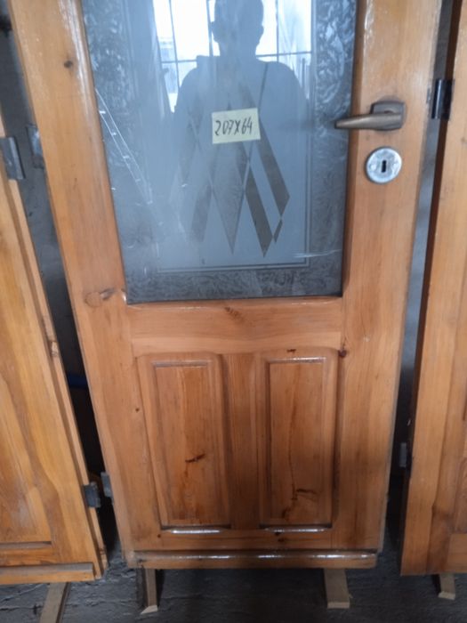 Drzwi drewniane z drzewa litego