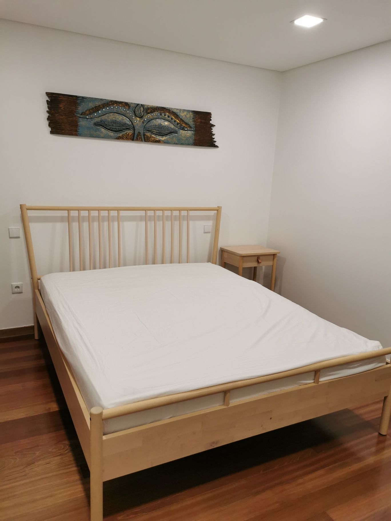 Vendo cama IKEA com pouco uso