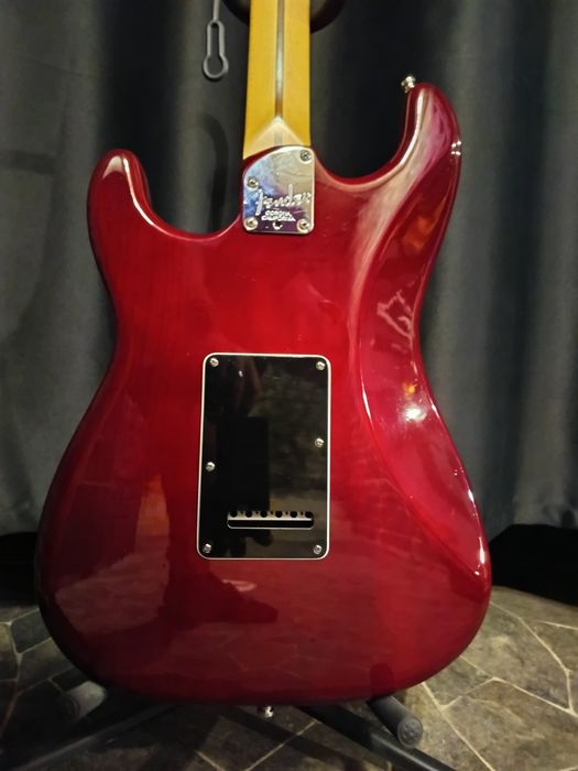 Fender American Deluxe Ash Stratocaster najtaniej