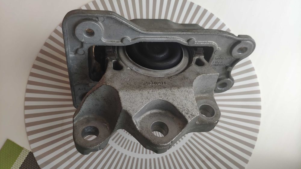 Подушка двигуна 31460716 подушка двигателя Volvo s90 v90 s 90 v 90