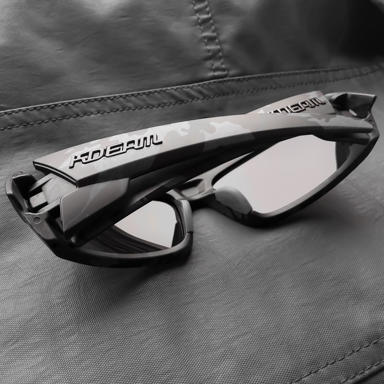 OKULARY PRZECIWSŁONECZNE. Polaryzacyjne HD. Camouflage/Blue. Sportowe.