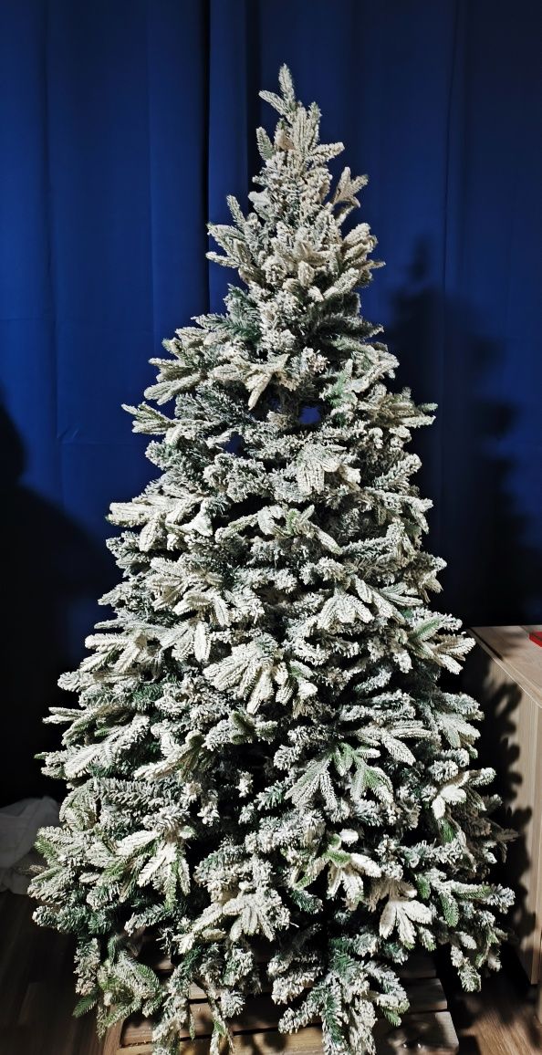 Árvore de Natal com neve