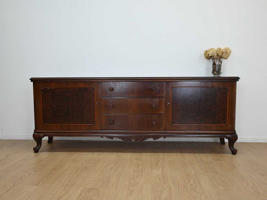 niska długa komoda na giętych nogach 102802