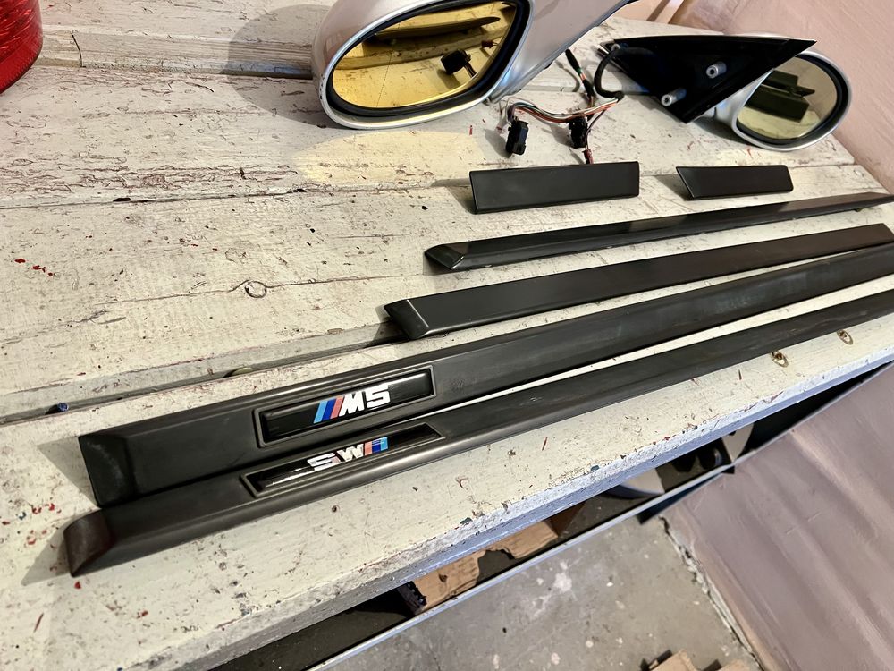Listwy boczne BMW E39 M5 Lusterka Europa