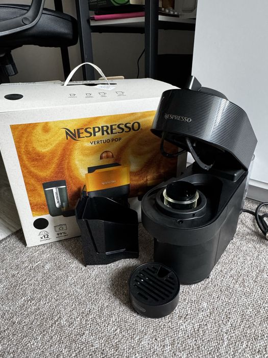 Ekspres kapsułkowy Nespresso Vertuo Pop Czarny + stojak na kapsułki