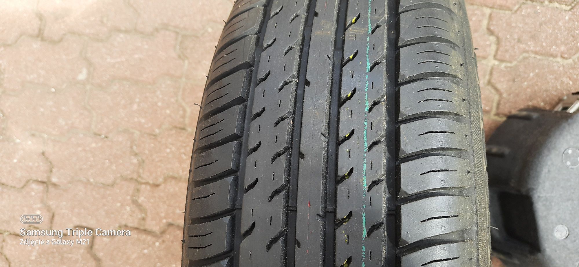 Sprzedam nowa oponę z felgą.Firestone 195/65 R15