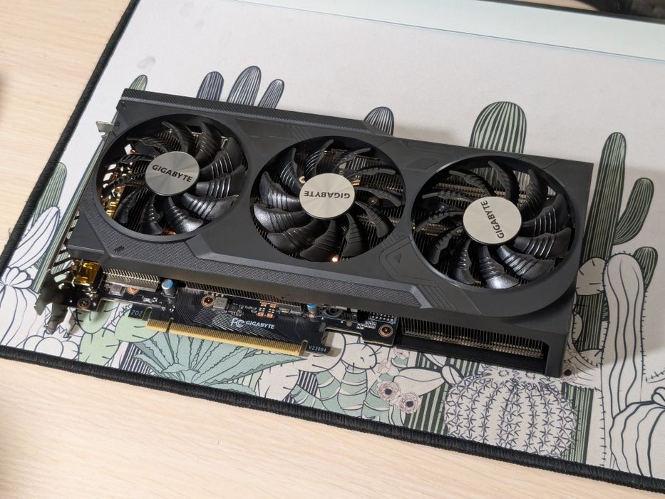Відеокарта RTX 4070 Gigabyte