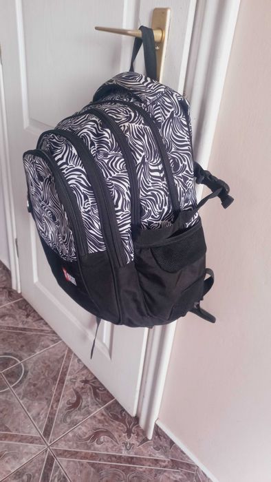 Plecak szkolny z usztywnianym tylem