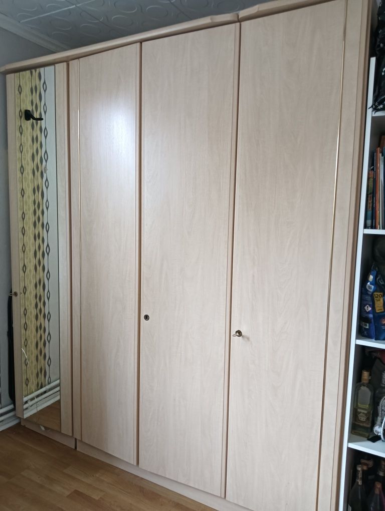 Łóżko i szafa do sypialni