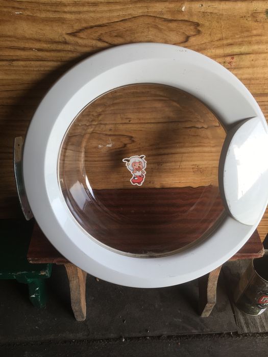 Продам дверьку со стеклом со стиралки.