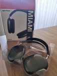 Headphones pretos