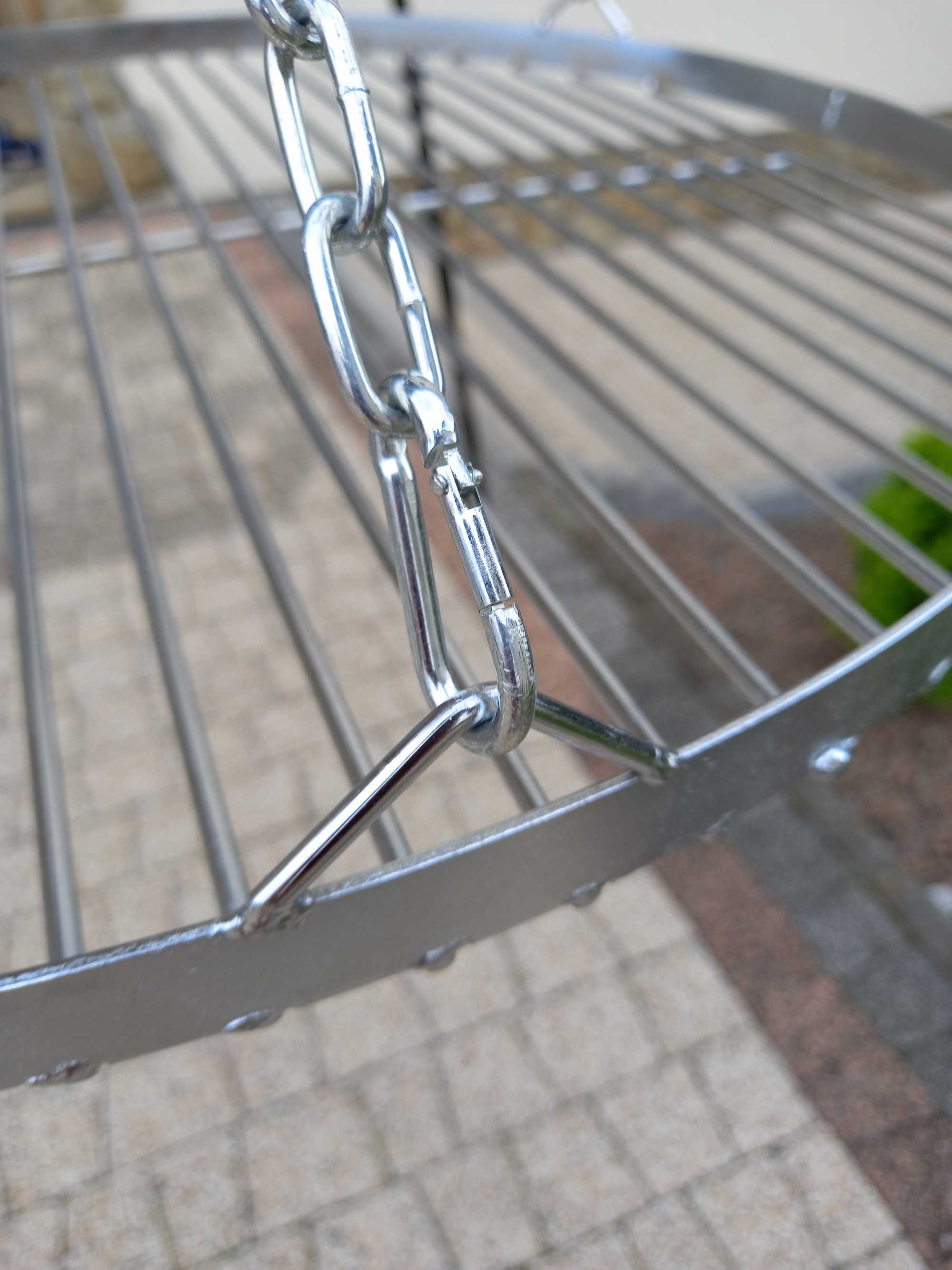 Grill ogrodowy trójnóg z kołowrotkiem + ruszt chromowany o śr.60 cm.