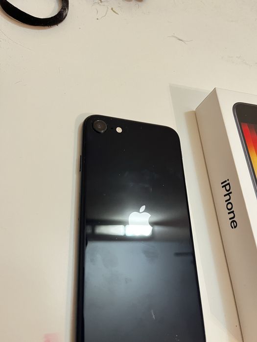 Iphone SE  2022 3 Generacji , 128 GB Midnight