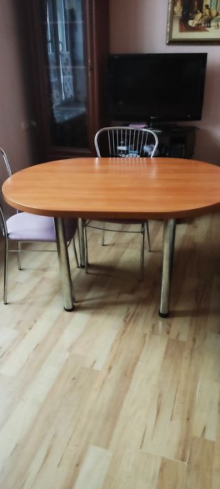 Продам стол овальный
