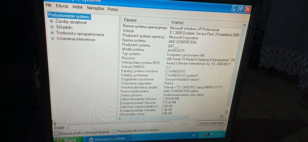 Komputer stacjonarny z monitorem + glosniki