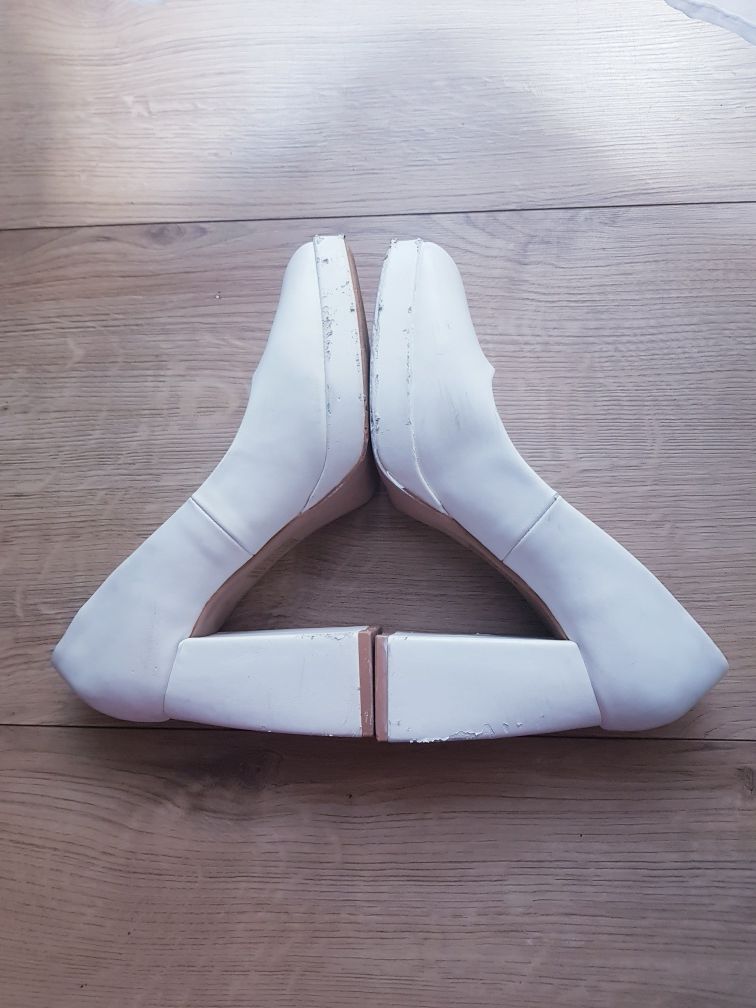 Buty damskie na platformie,  na grubych obcasach marki Diamantique