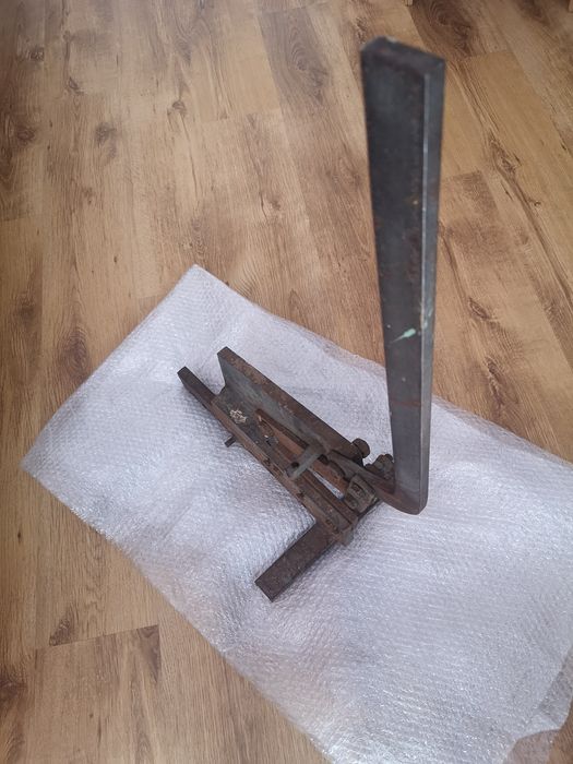 Nożyce ręczne gilotynowe do blachy stacjonarne. Antyczne