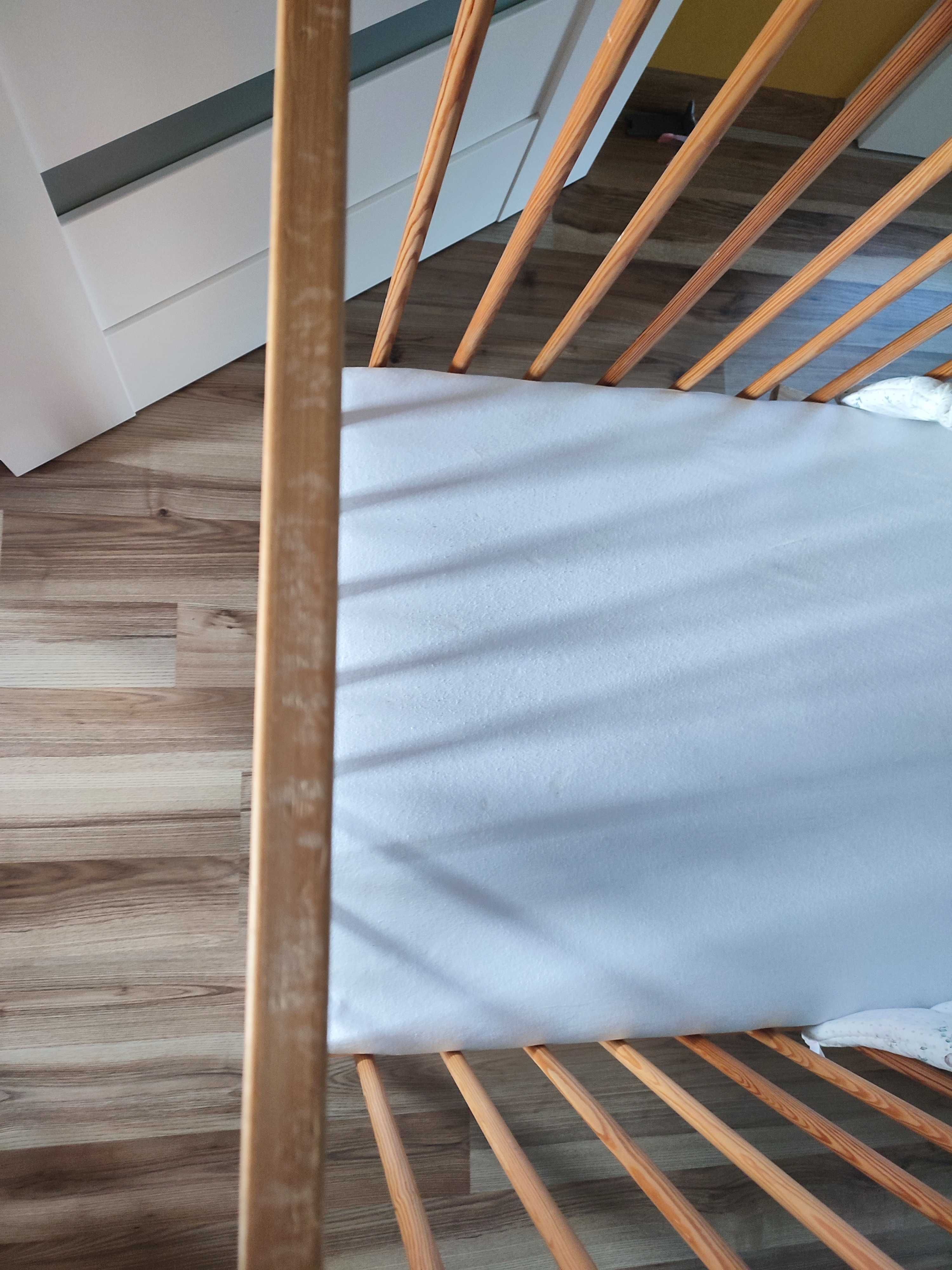 Łóżeczko dziecięce drewniane