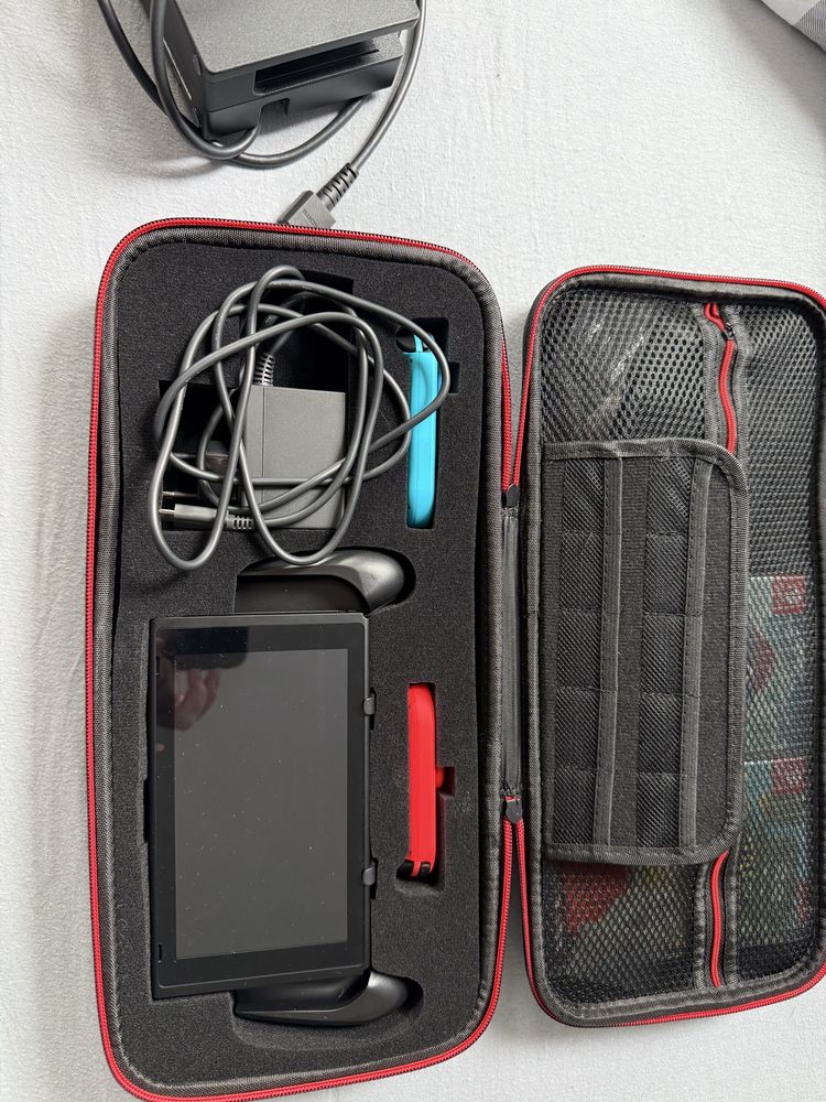 Nintendo Switch + zestaw maddog + 2 gry