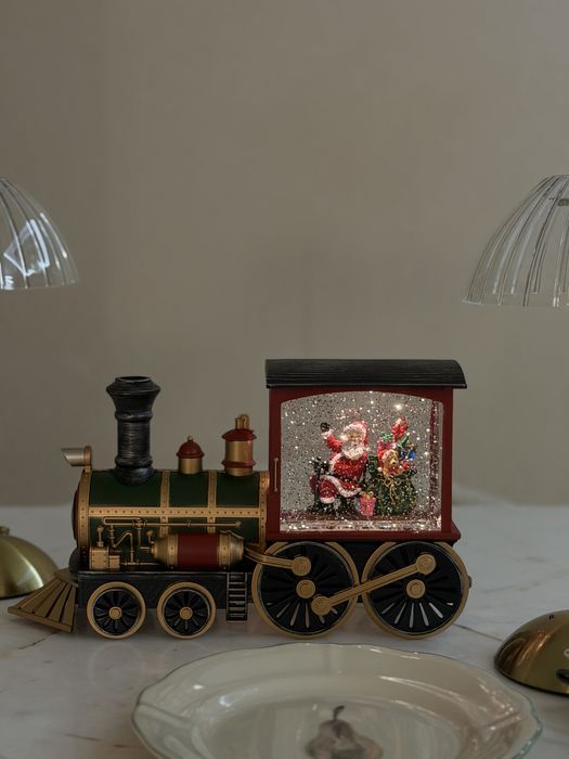 Новорічний потяг, поїзд, телевізор