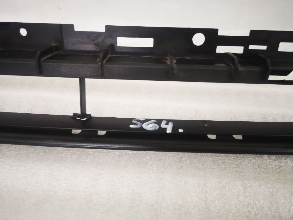 AUDI A4 B9 S-LINE 15- KRATKA ŚRODKOWA ZDERZAKA PRZEDNIEGO NR 8W0807683A NR AUKCJI NK564