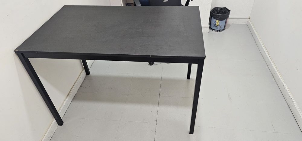 Mesa com 1.10 x 67cm