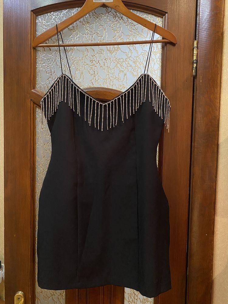 Платье Zara черное со стразами