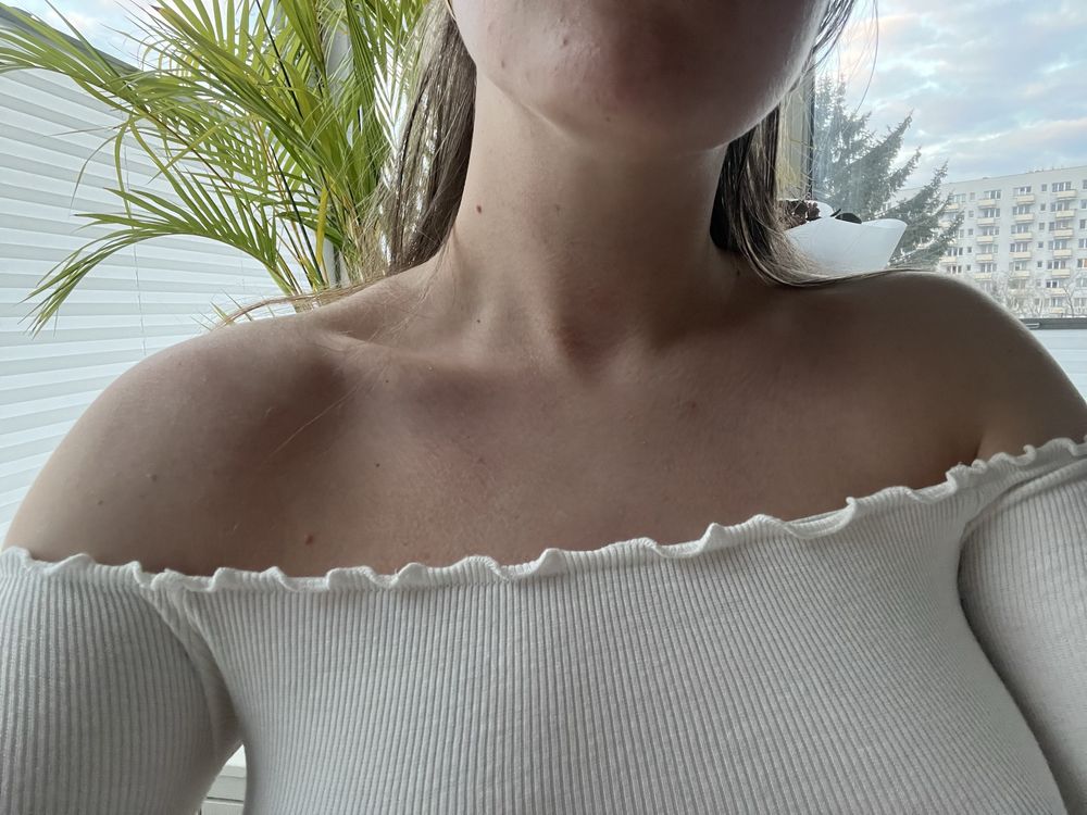 Biała bluzka hiszpanka Bik Bok S top z długim rękawem odkryte ramiona