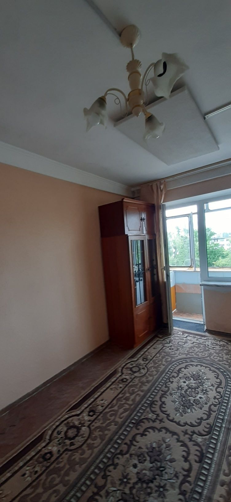 Продаж кімнати(балкон) метро Дарниця Чернігівська Космічна вул