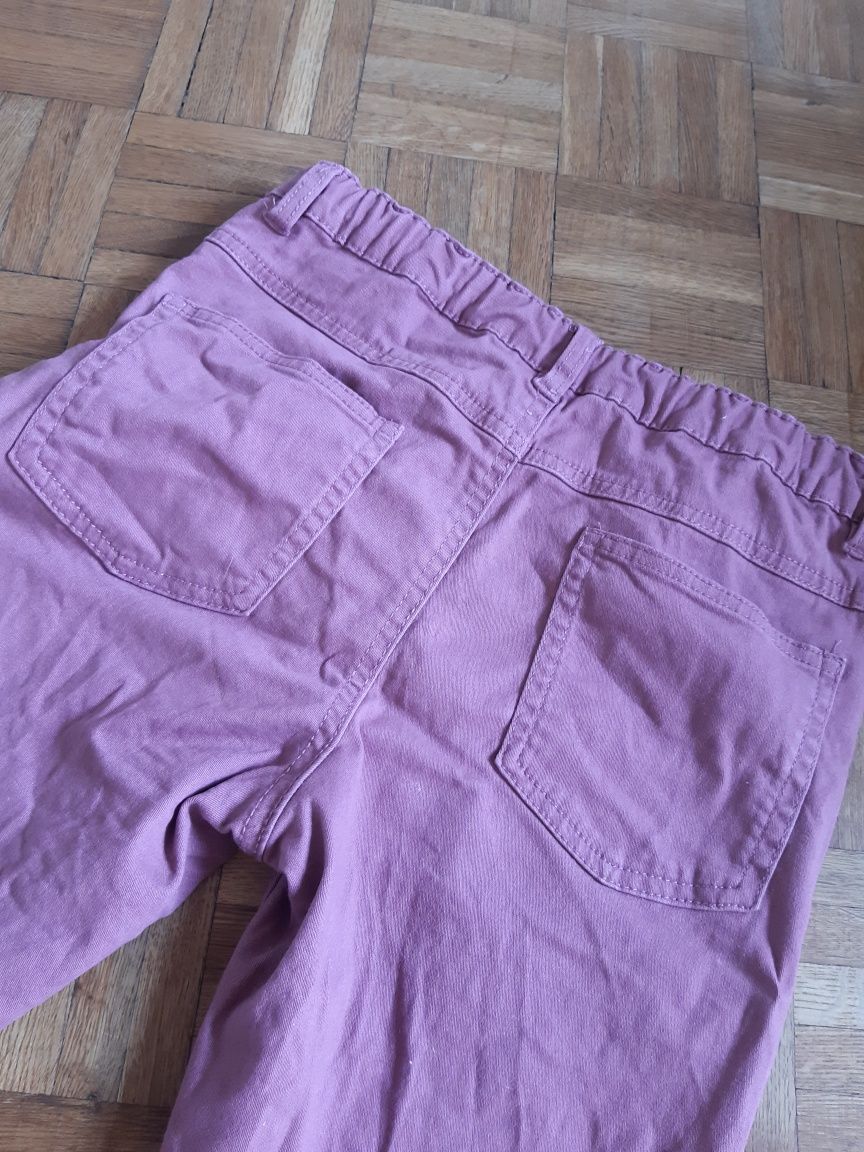 Rozowe spodnie typu rurki