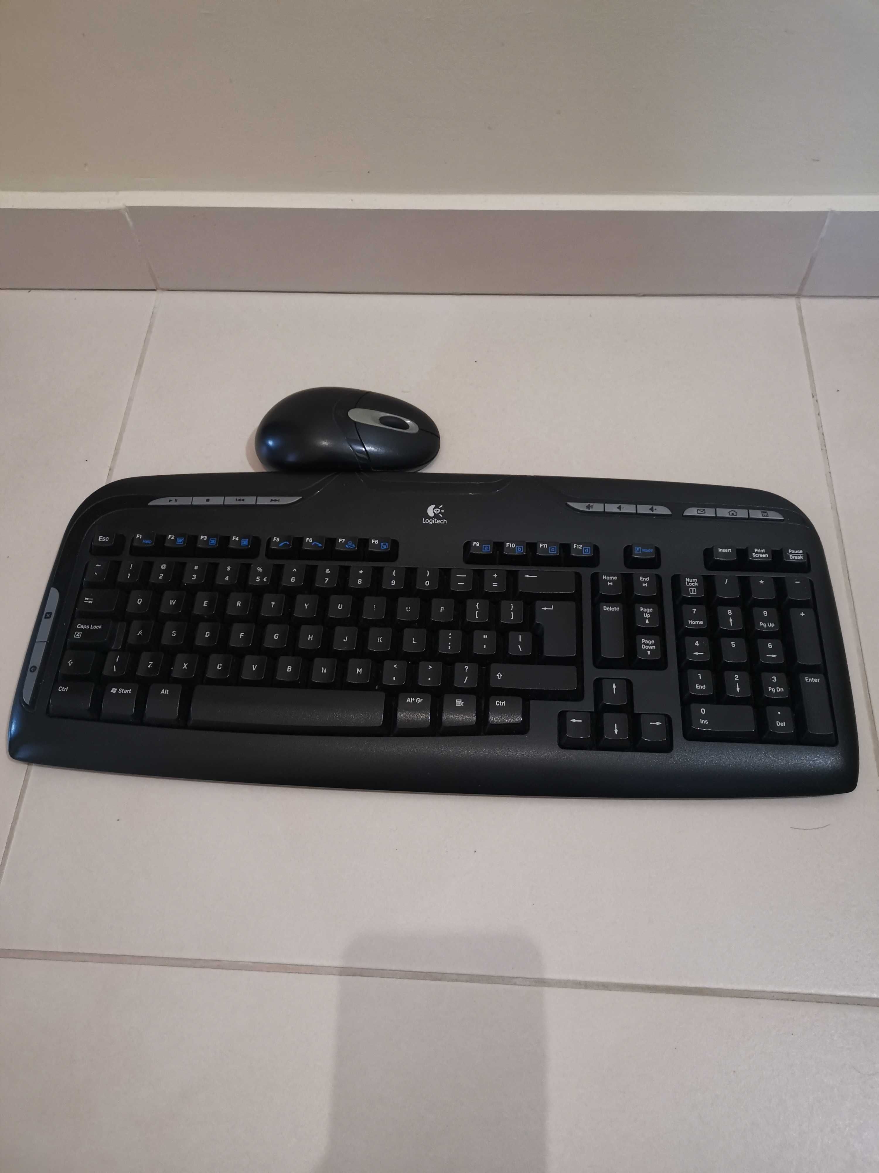 Klawiatura Logitech z myszą