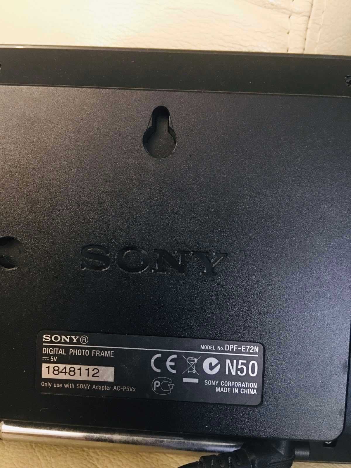 Цифровая фоторамка Sony DPF-E72N