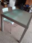 Conjunto de mesa com cadeiras